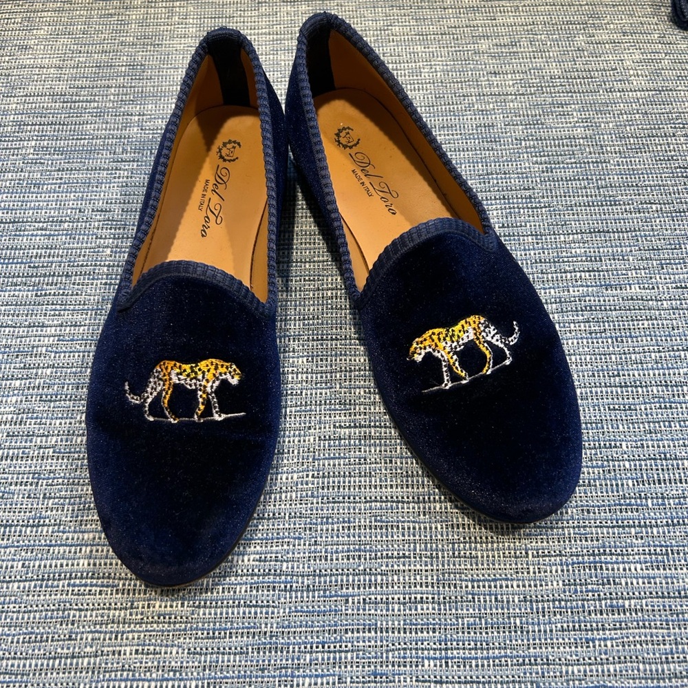 Del Toro blue velvet navy loafer with cheetah size 8.5 gently worn